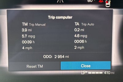 2025 Volvo XC40 B5 Core