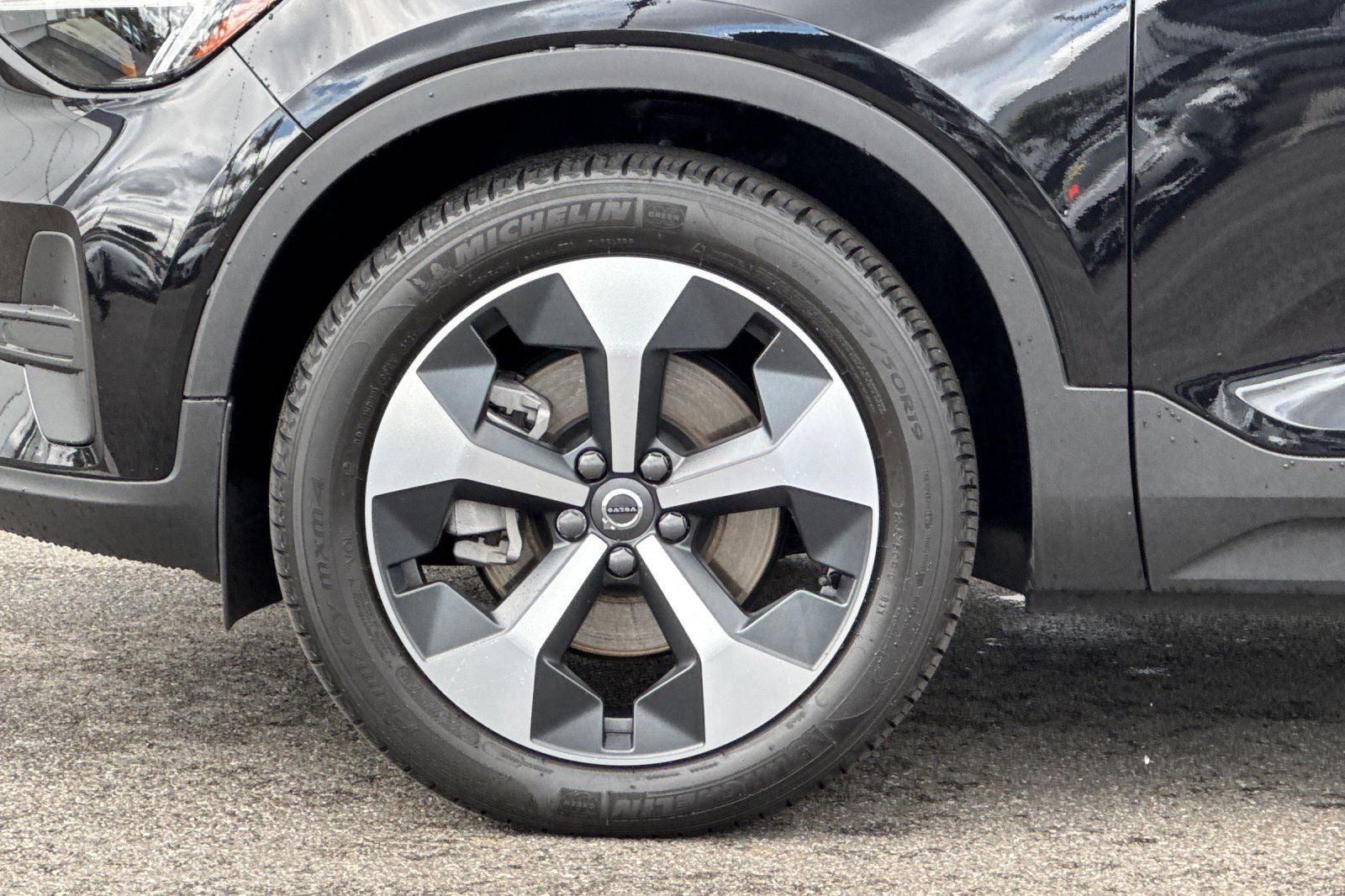 2025 Volvo XC40 B5 Core