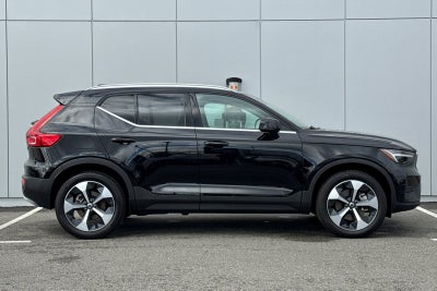 2025 Volvo XC40 B5 Core