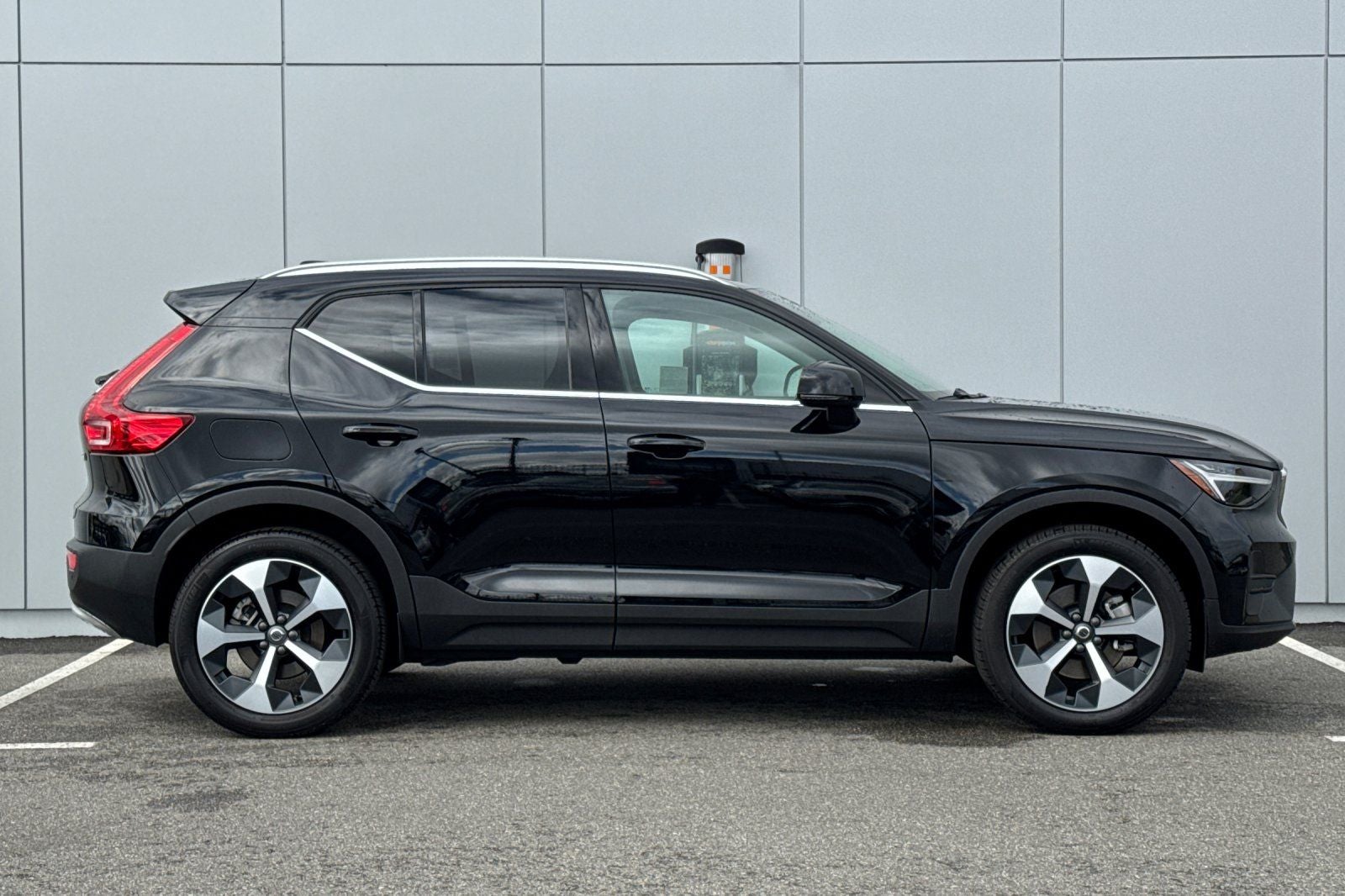 2025 Volvo XC40 B5 Core