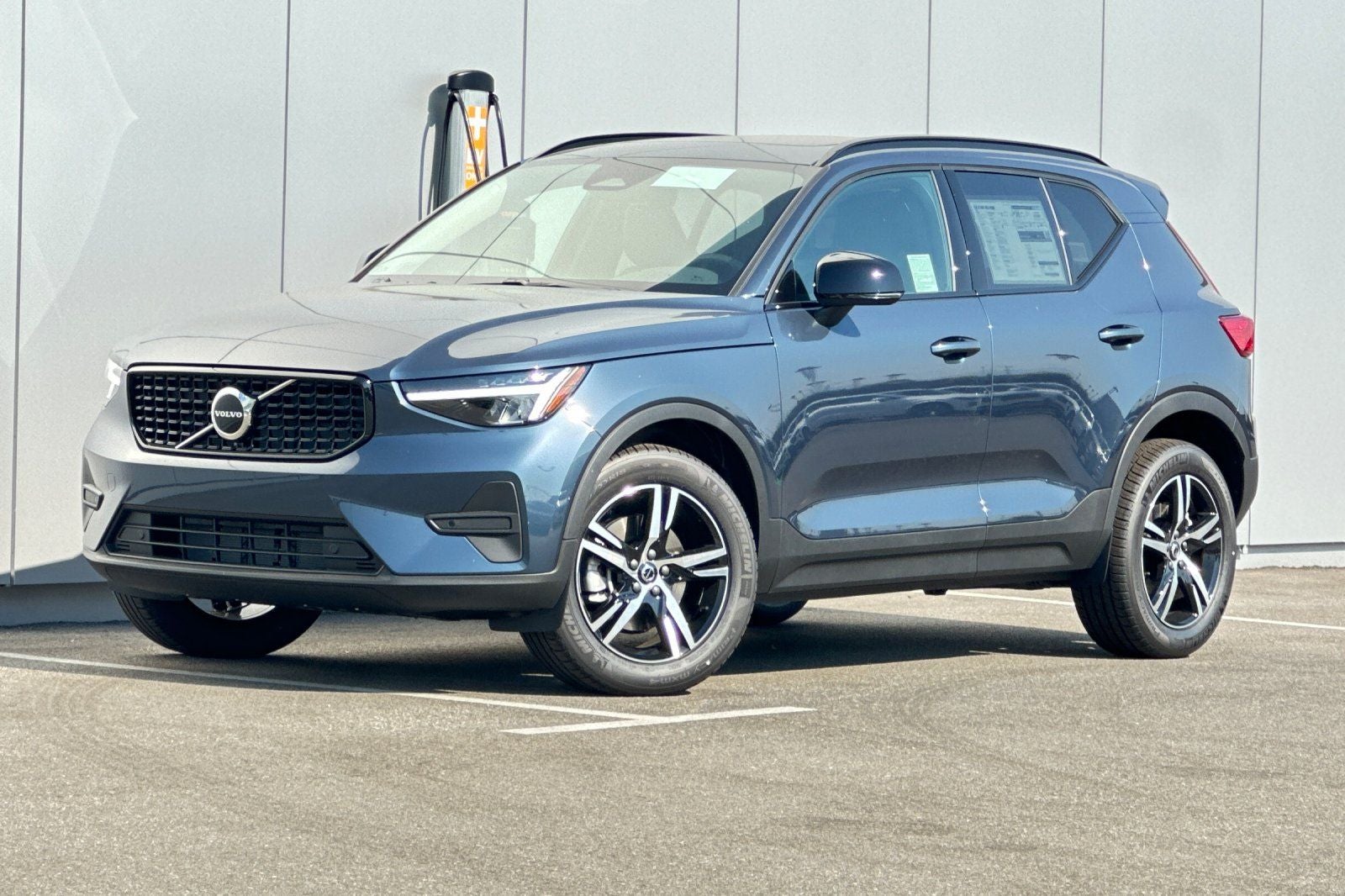2026 Volvo XC40 B5 Core