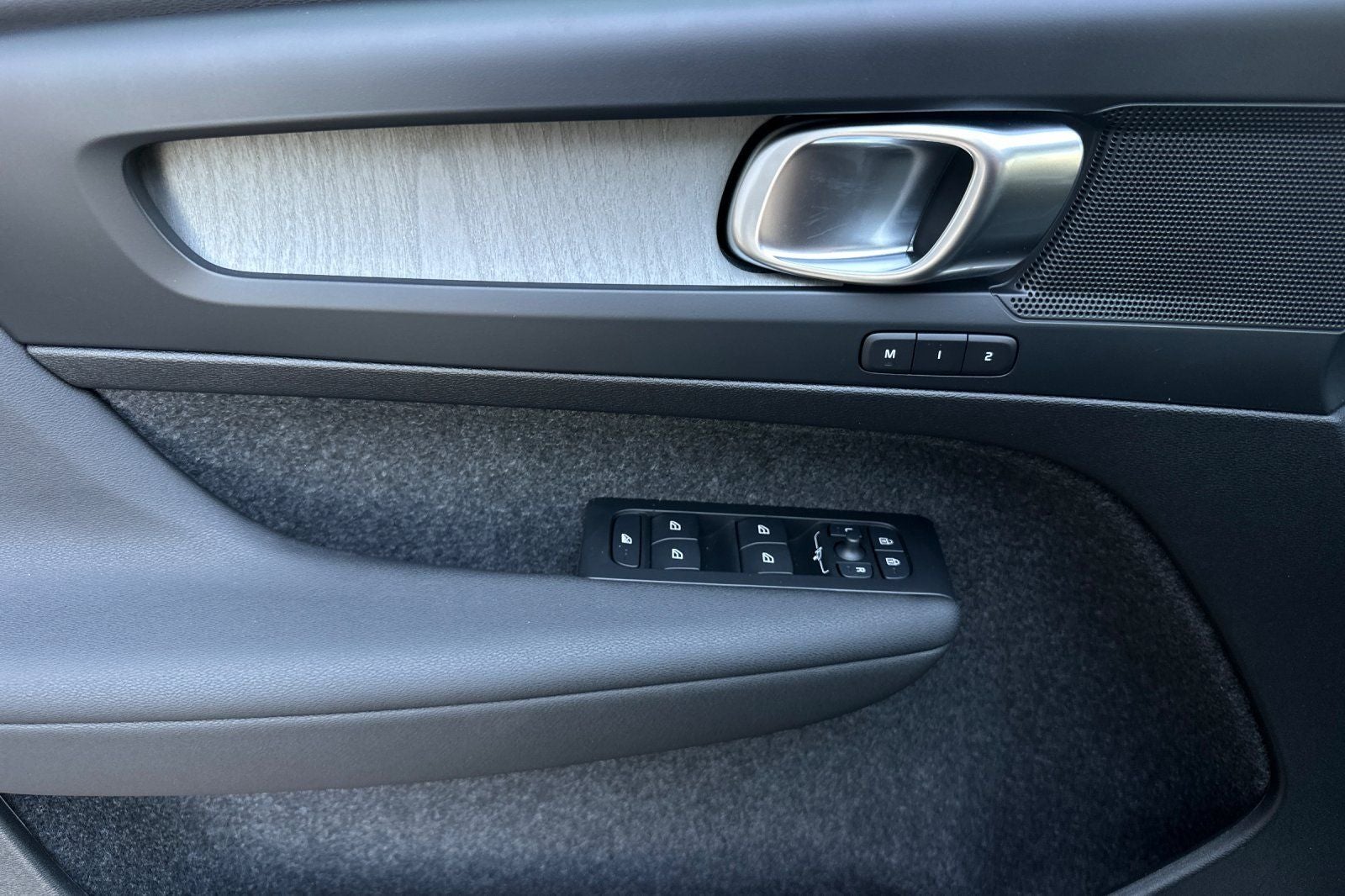 2026 Volvo XC40 B5 Core