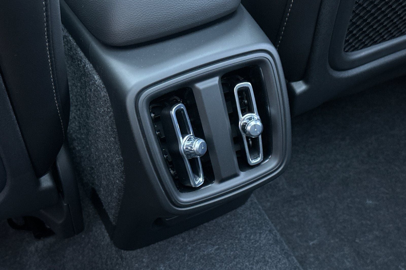 2026 Volvo XC40 B5 Core