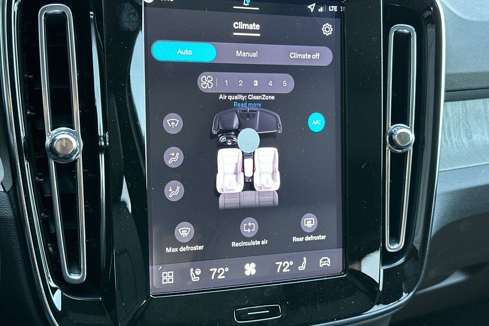 2026 Volvo XC40 B5 Core