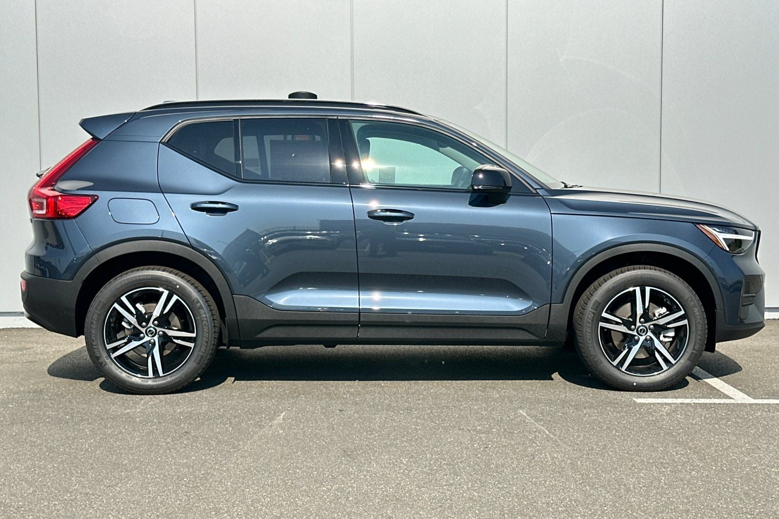 2026 Volvo XC40 B5 Core