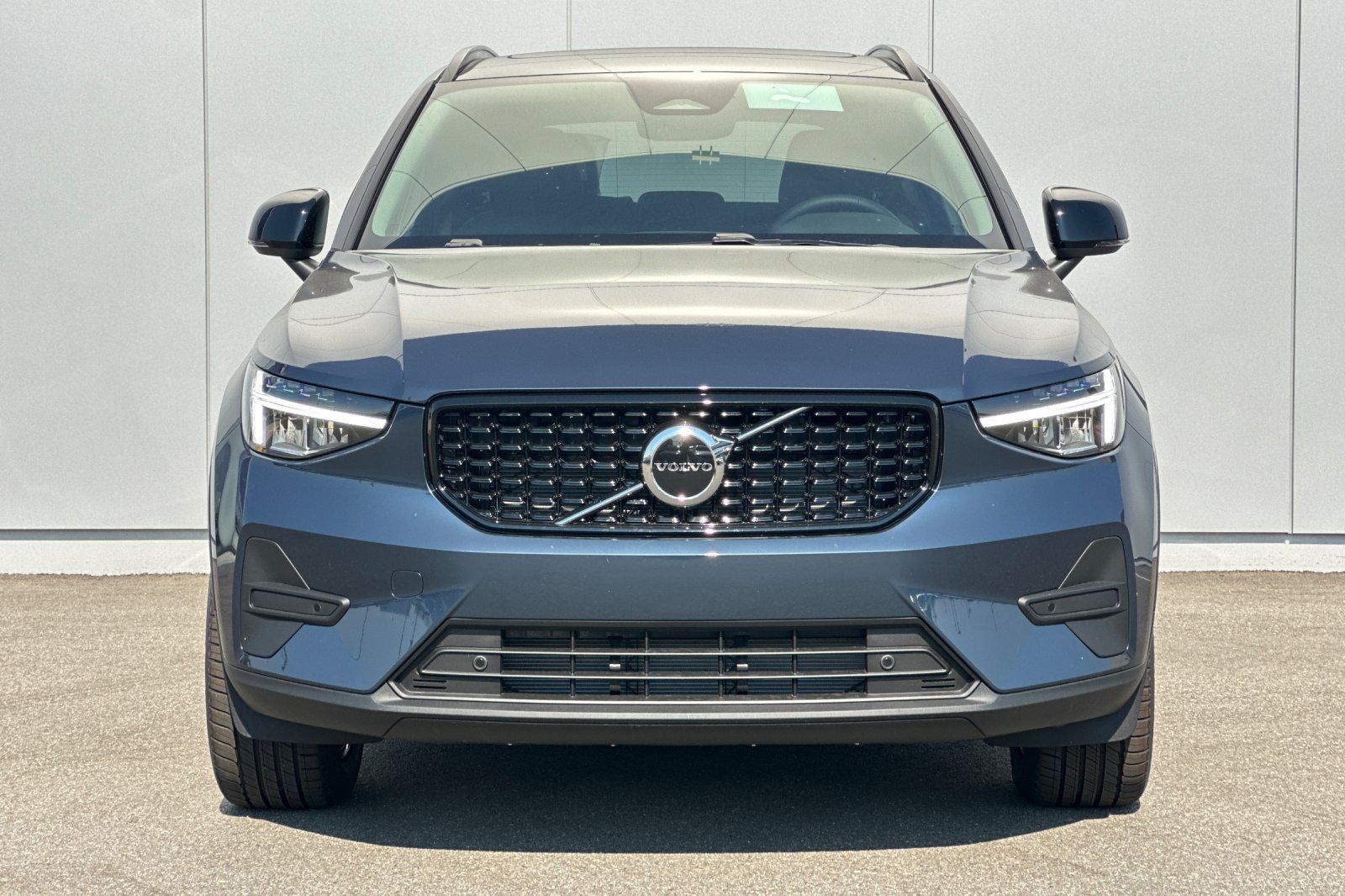 2026 Volvo XC40 B5 Core