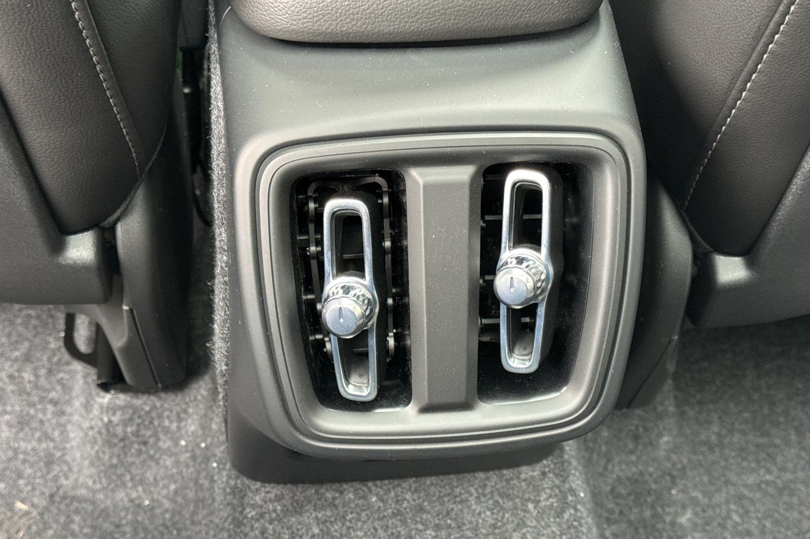 2026 Volvo XC40 B5 Core