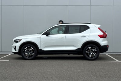 2026 Volvo XC40 B5 Core