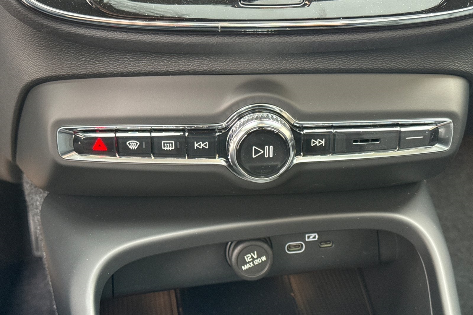 2026 Volvo XC40 B5 Core