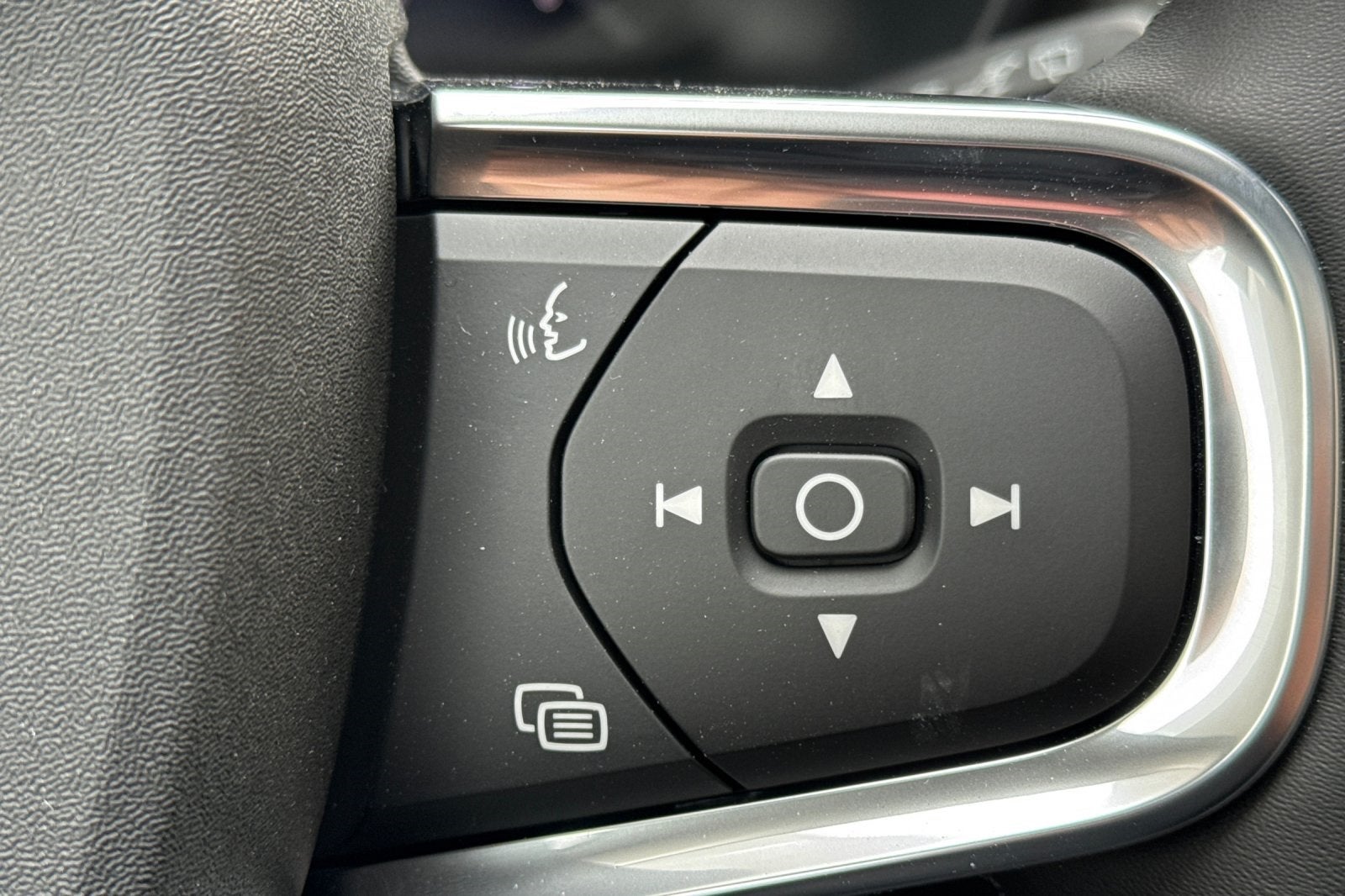 2026 Volvo XC40 B5 Core