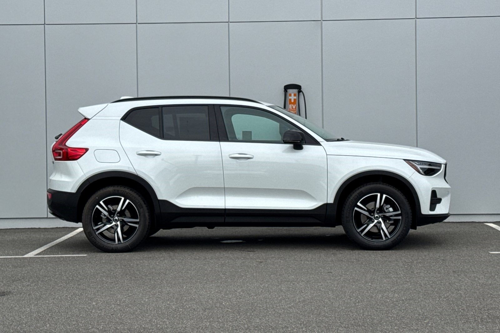 2026 Volvo XC40 B5 Core