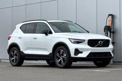 2026 Volvo XC40 B5 Core