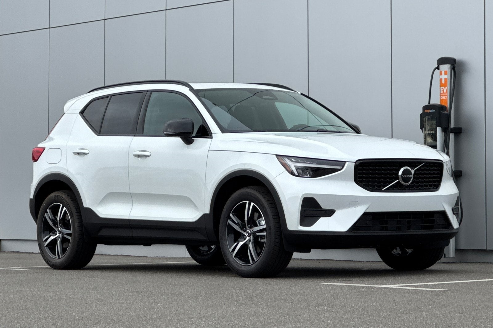 2026 Volvo XC40 B5 Core