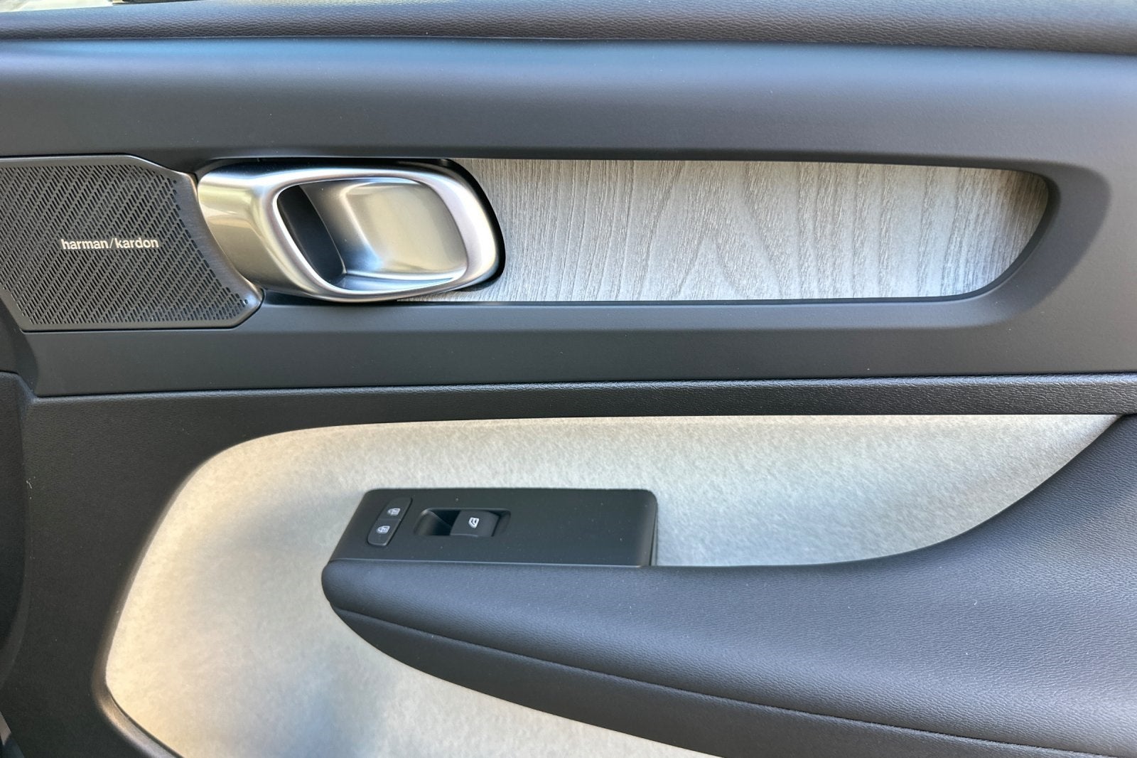 2026 Volvo XC40 B5 Ultra