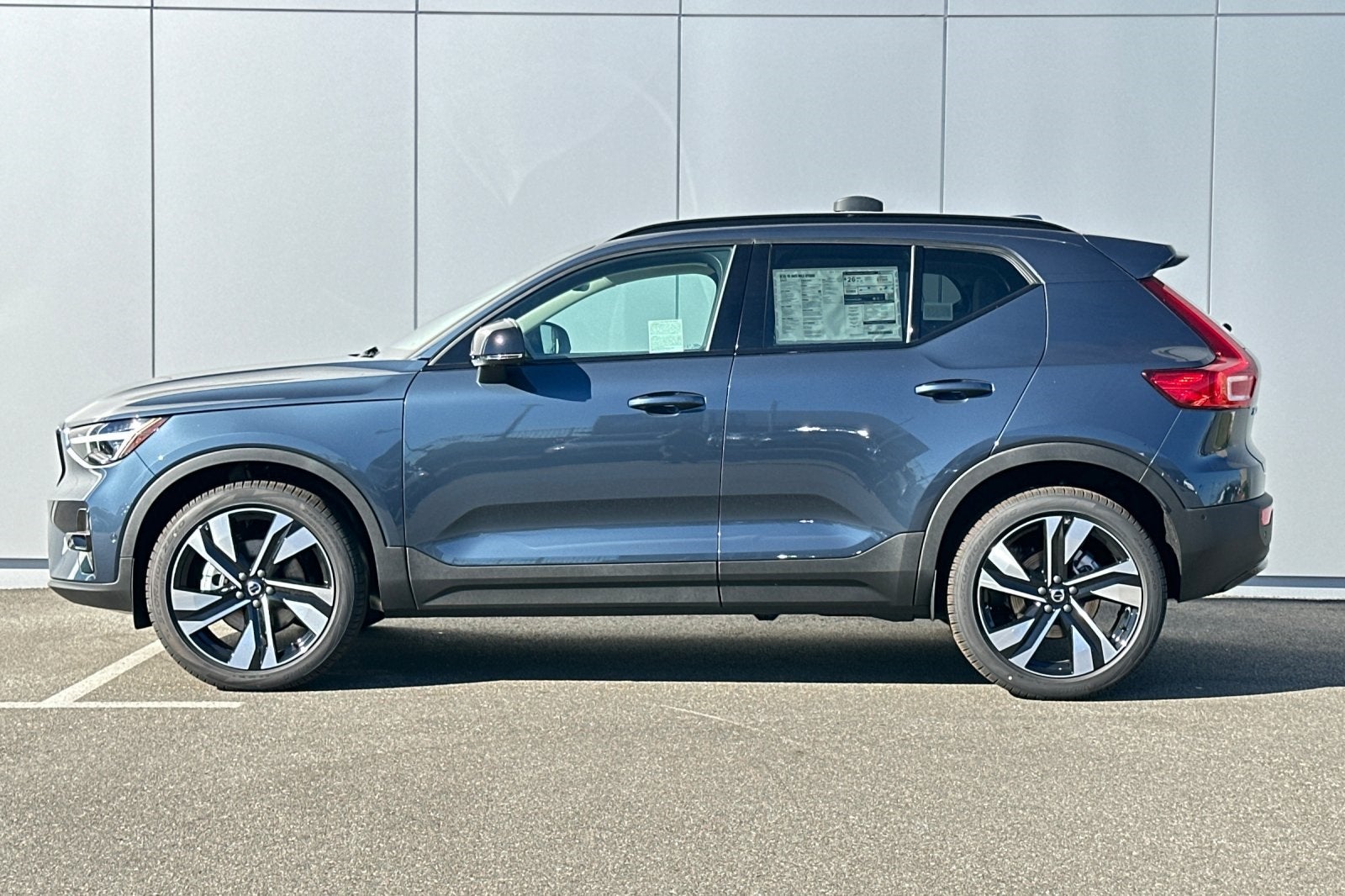 2026 Volvo XC40 B5 Ultra