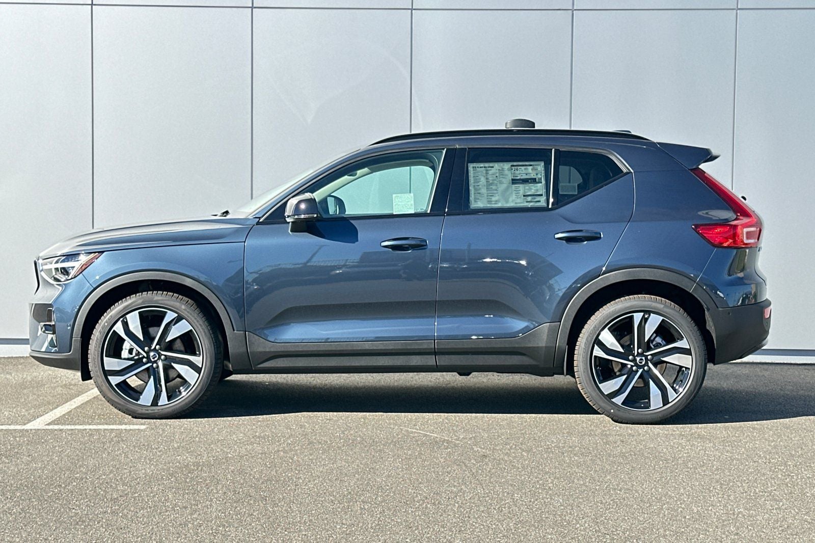 2026 Volvo XC40 B5 Ultra