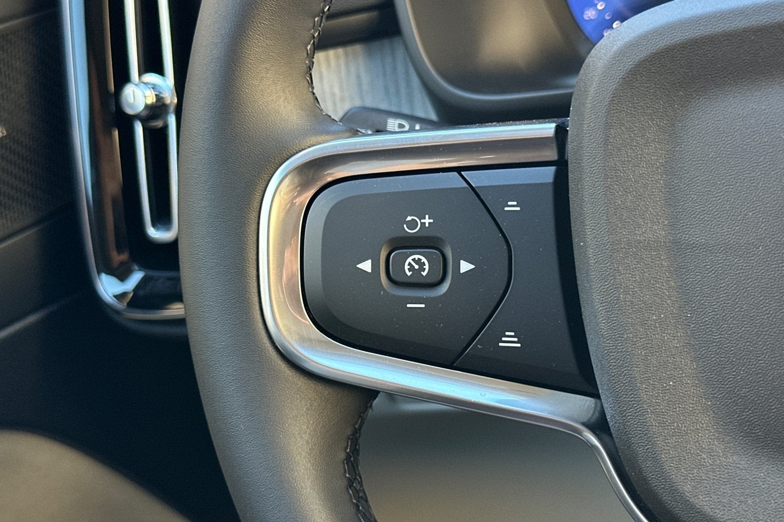 2026 Volvo XC40 B5 Ultra