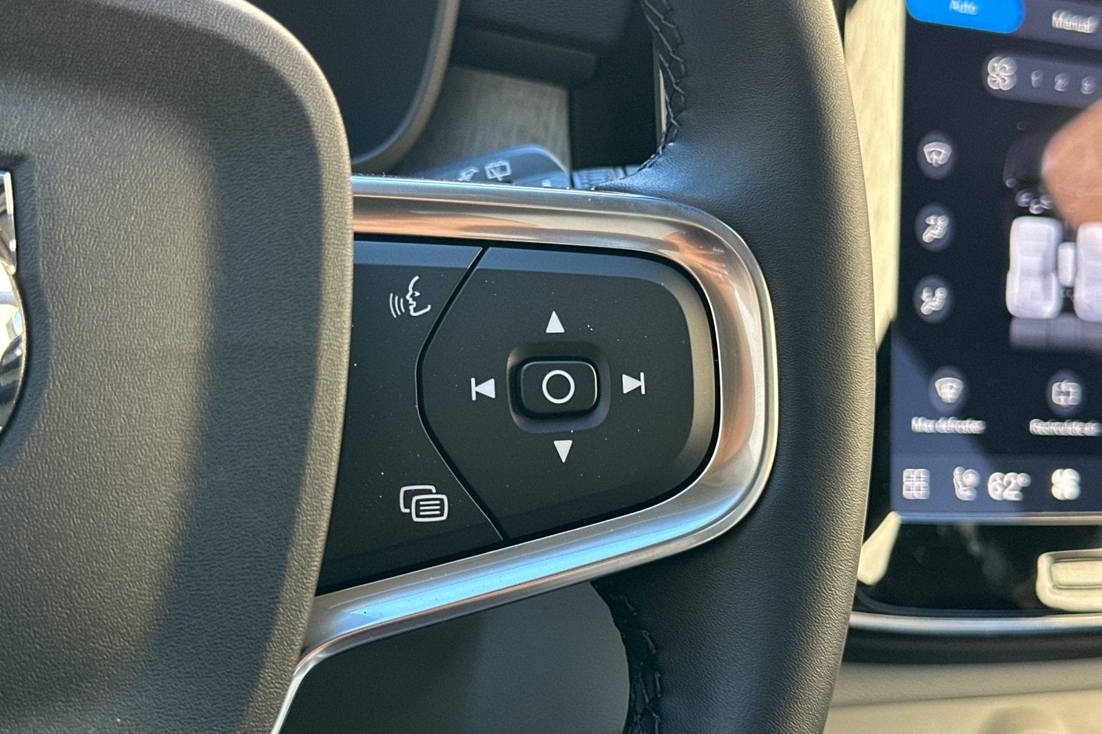 2026 Volvo XC40 B5 Ultra