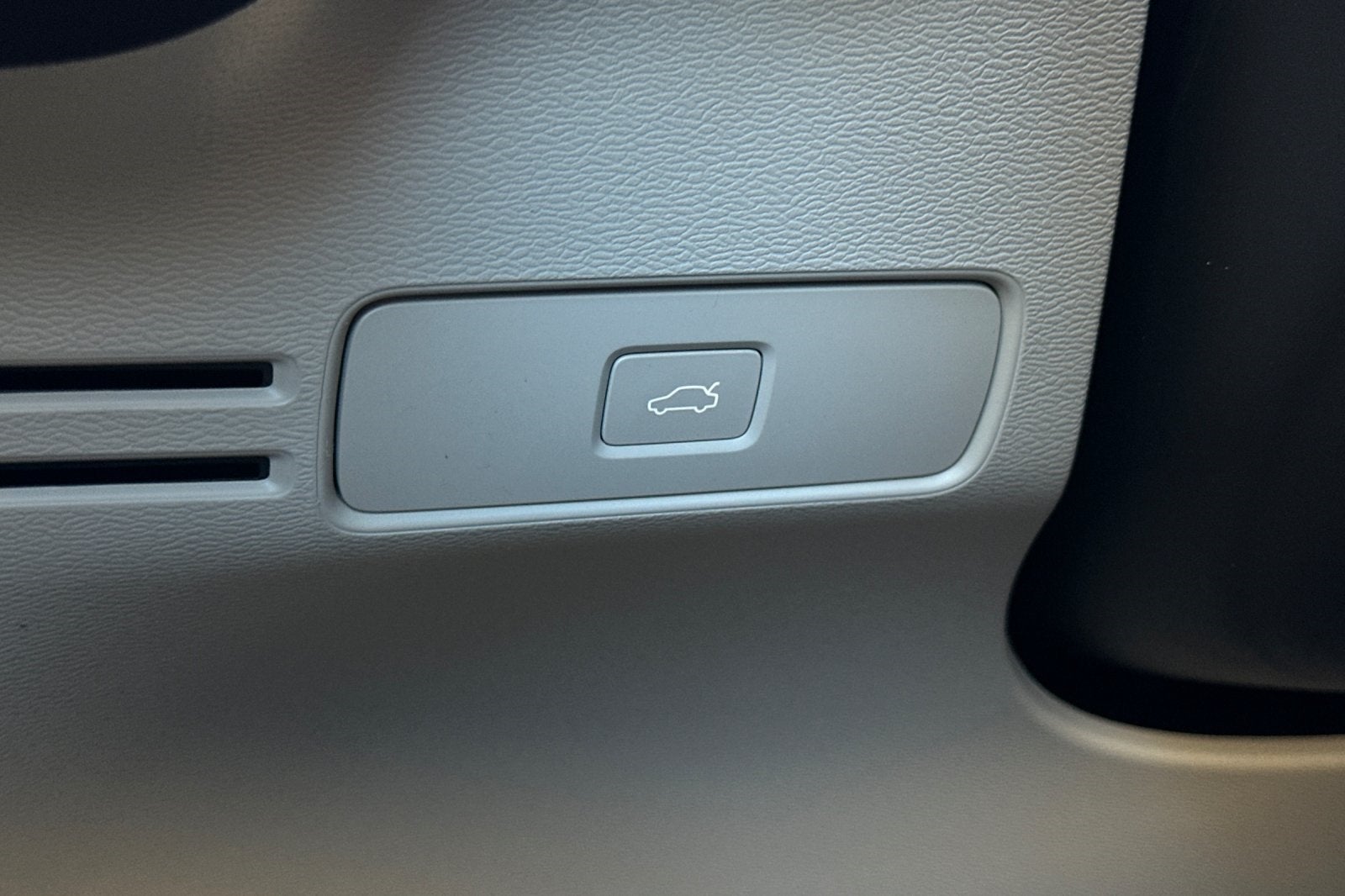 2026 Volvo XC40 B5 Ultra