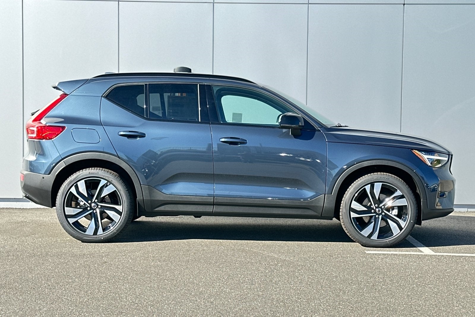 2026 Volvo XC40 B5 Ultra