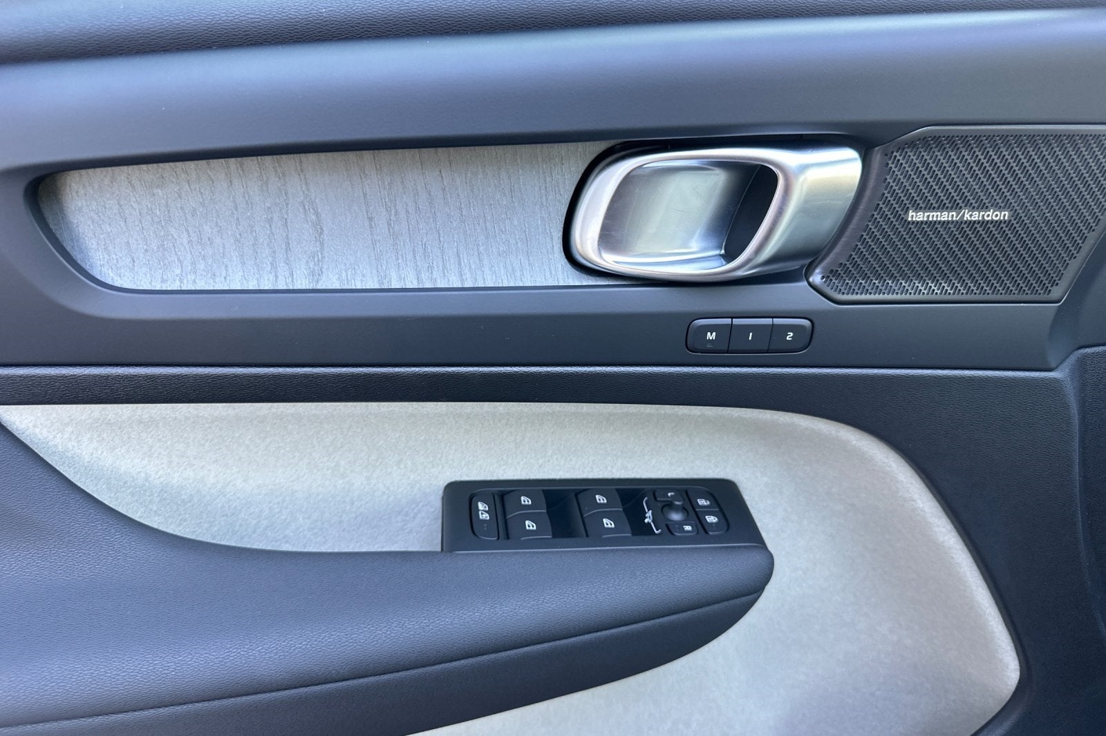 2026 Volvo XC40 B5 Ultra