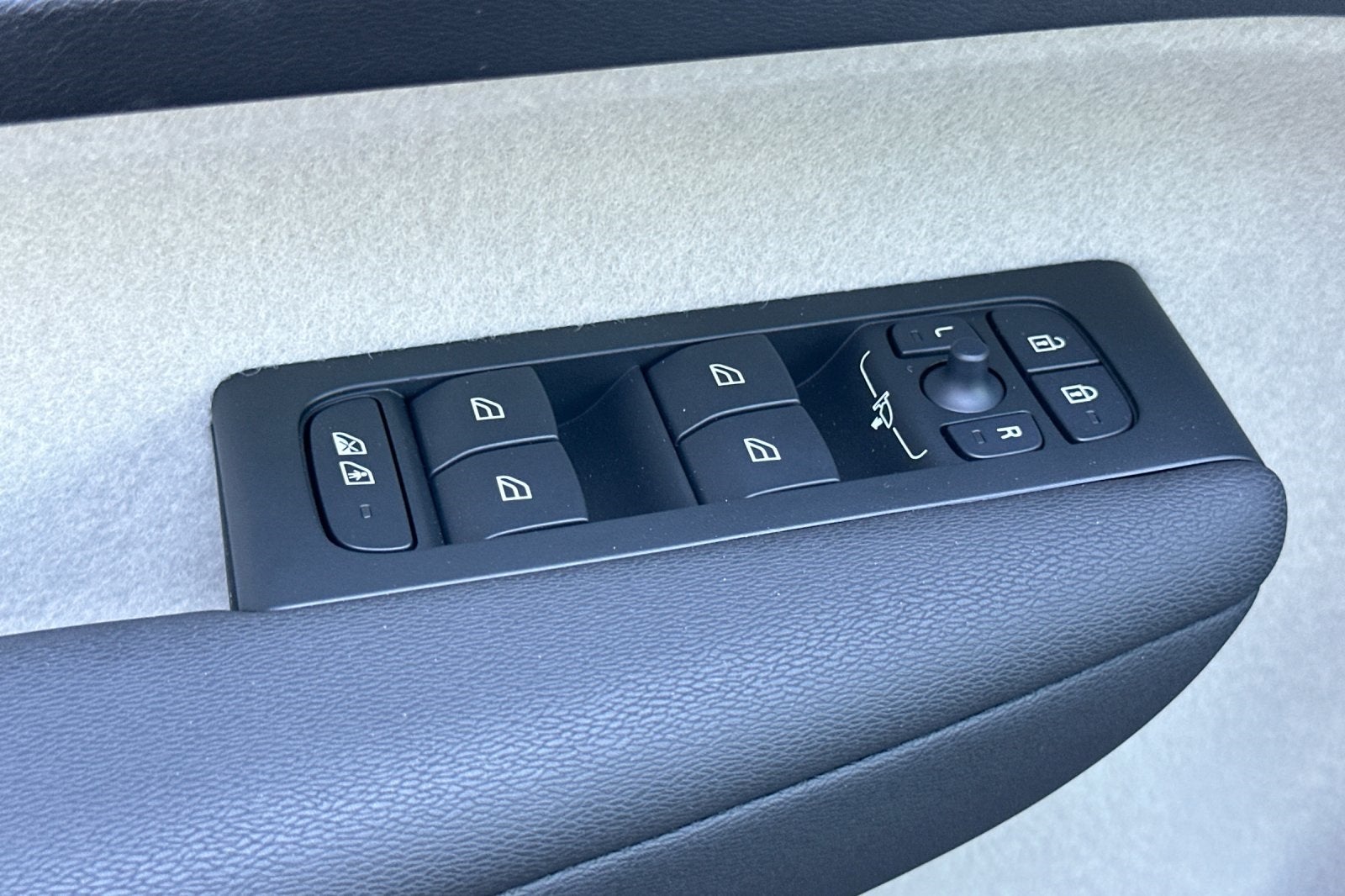 2026 Volvo XC40 B5 Ultra