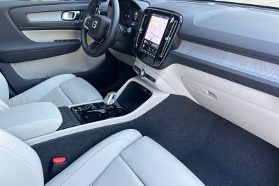 2026 Volvo XC40 B5 Ultra