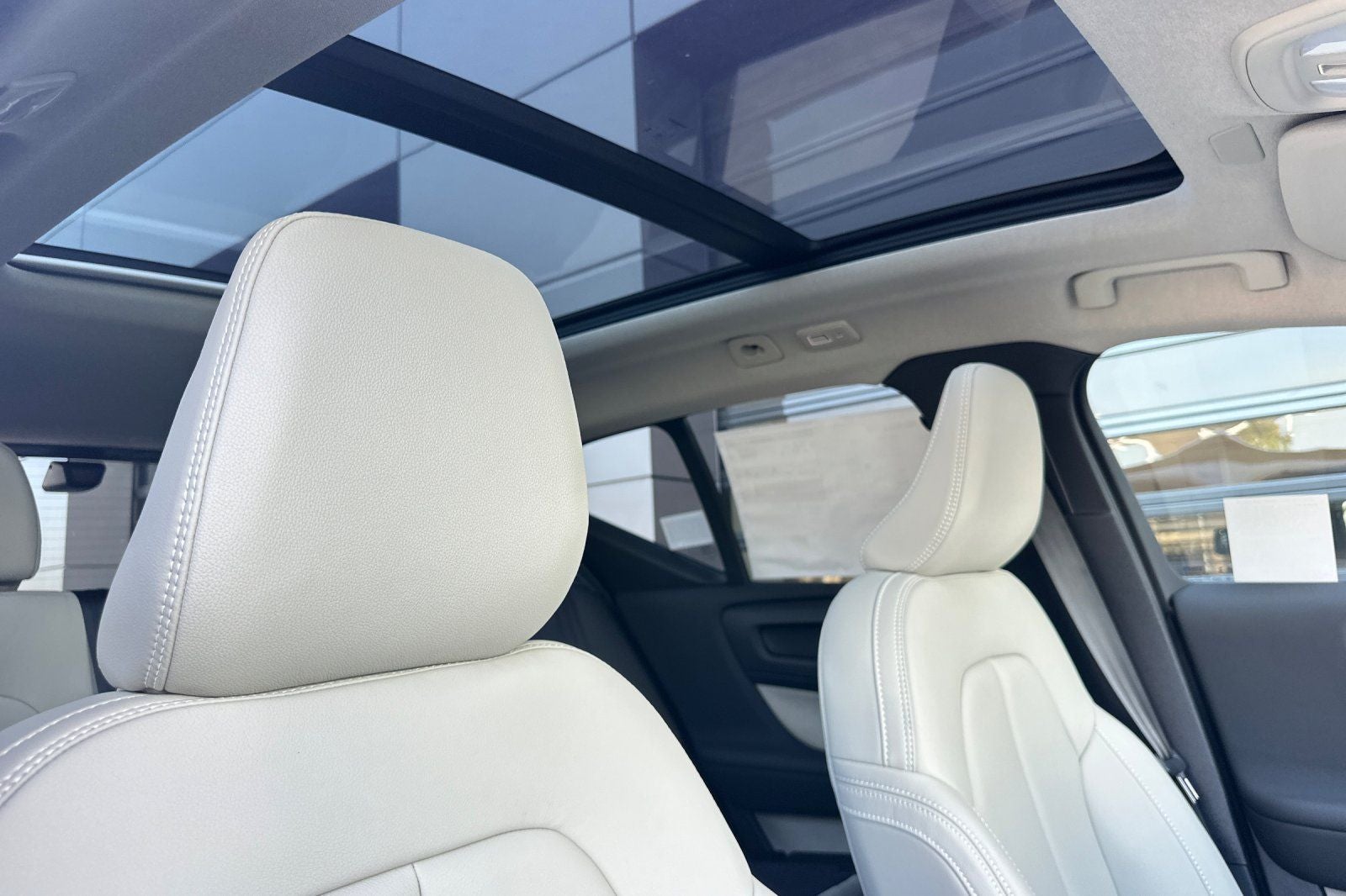 2026 Volvo XC40 B5 Ultra