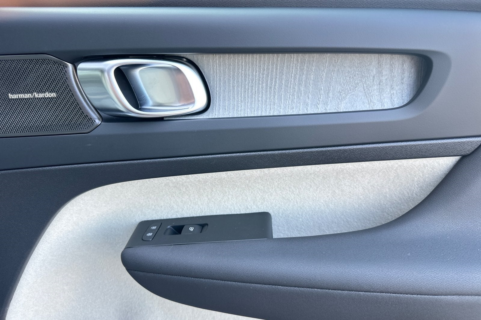 2026 Volvo XC40 B5 Ultra