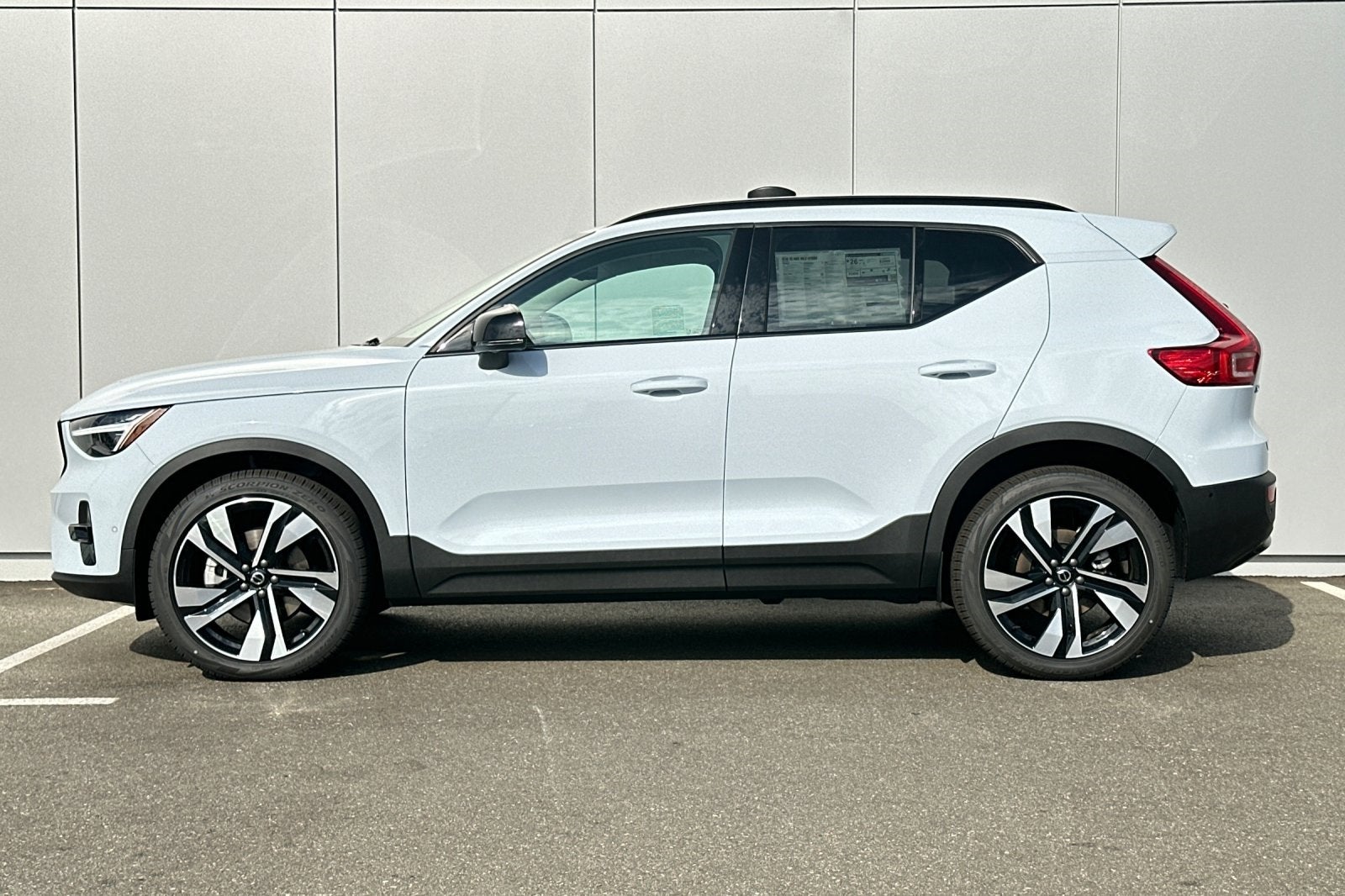 2026 Volvo XC40 B5 Ultra