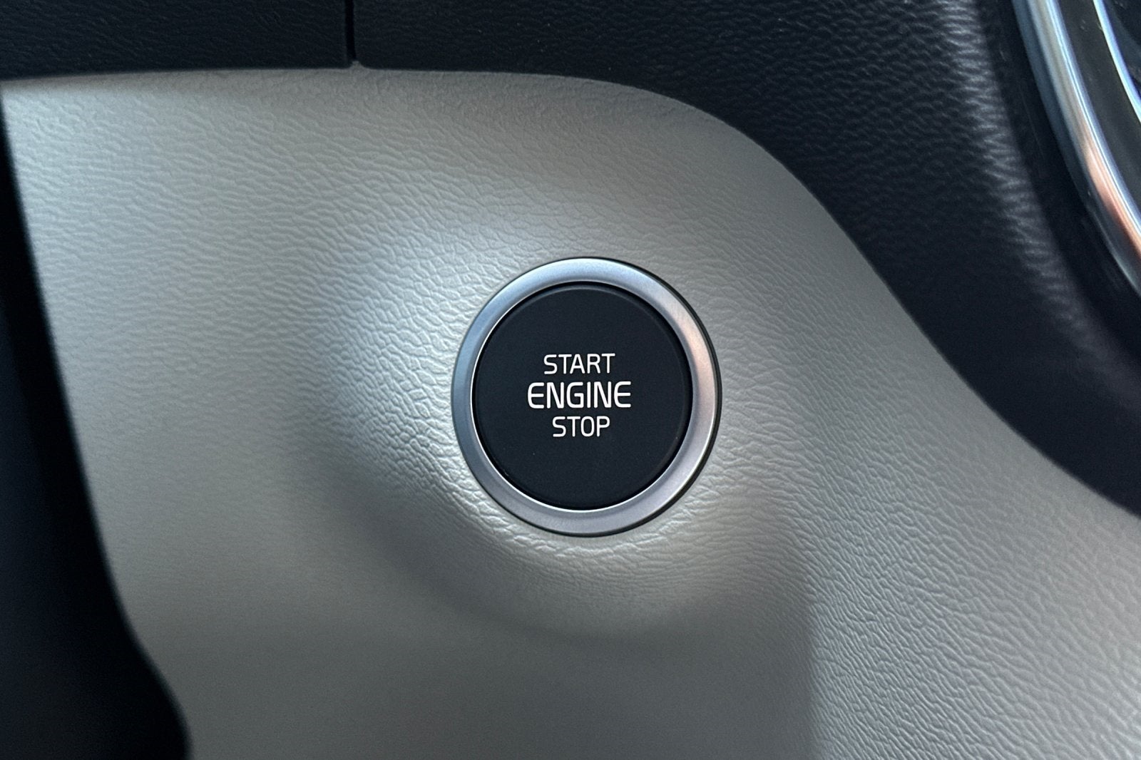 2026 Volvo XC40 B5 Ultra