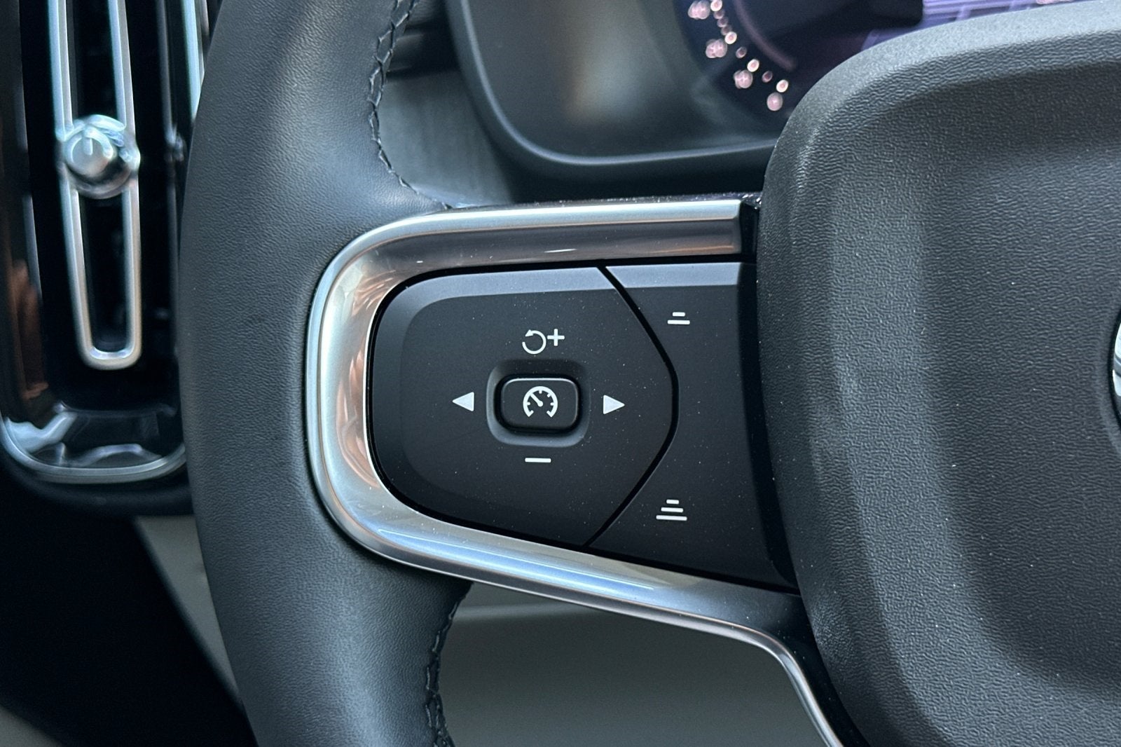 2026 Volvo XC40 B5 Ultra