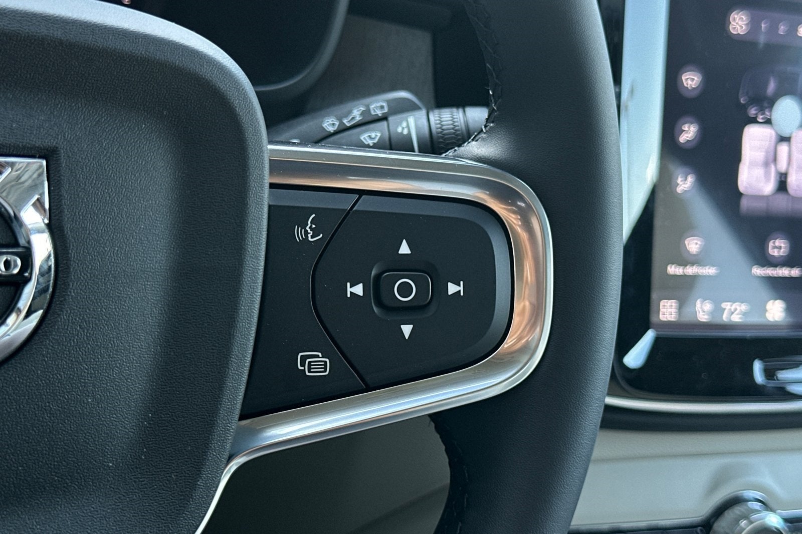 2026 Volvo XC40 B5 Ultra