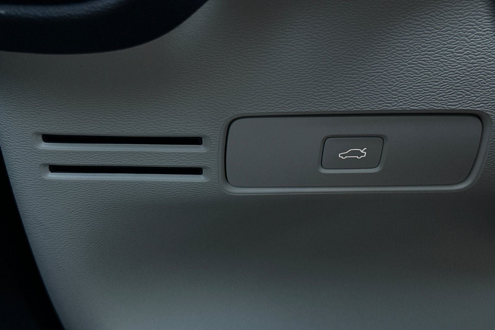 2026 Volvo XC40 B5 Ultra