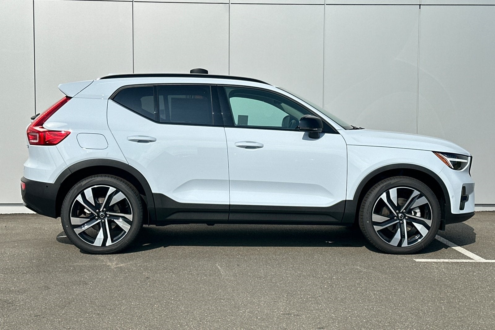 2026 Volvo XC40 B5 Ultra