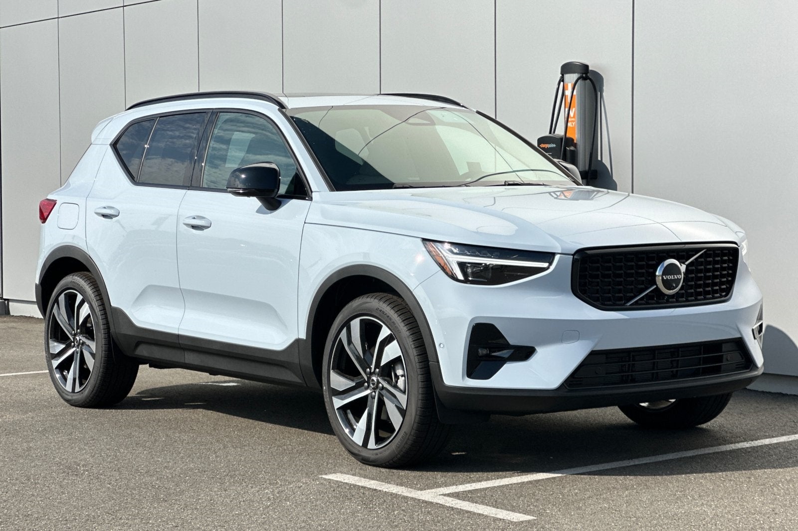 2026 Volvo XC40 B5 Ultra