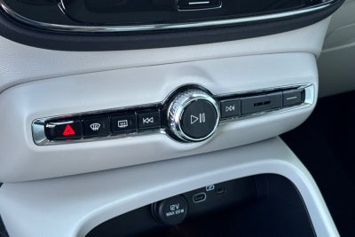 2026 Volvo XC40 B5 Ultra
