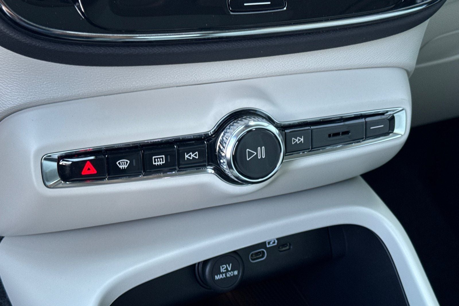 2026 Volvo XC40 B5 Ultra
