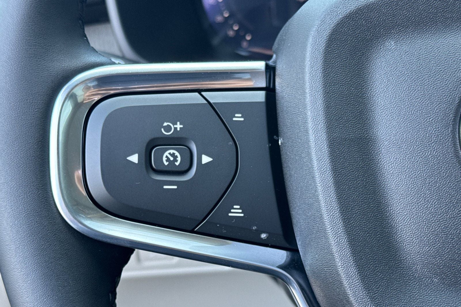 2026 Volvo XC40 B5 Ultra
