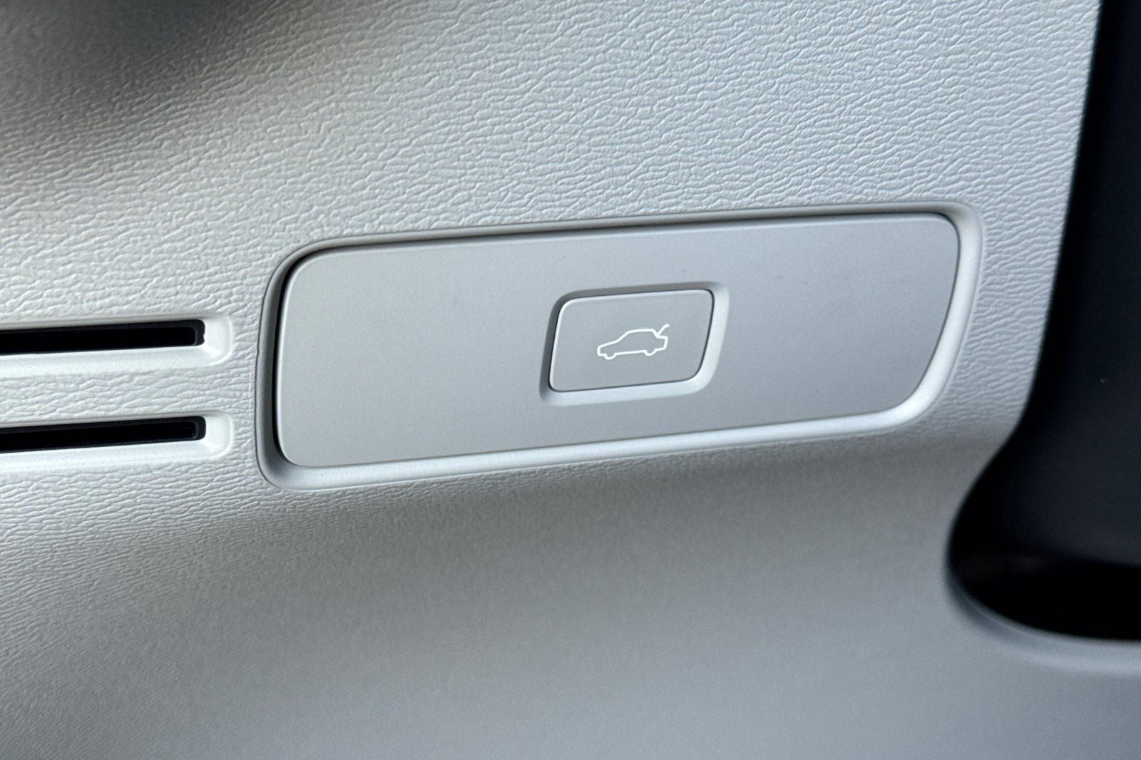 2026 Volvo XC40 B5 Ultra