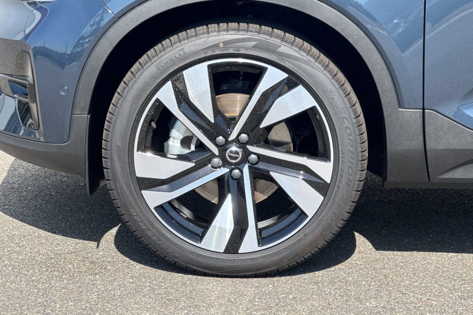 2026 Volvo XC40 B5 Ultra