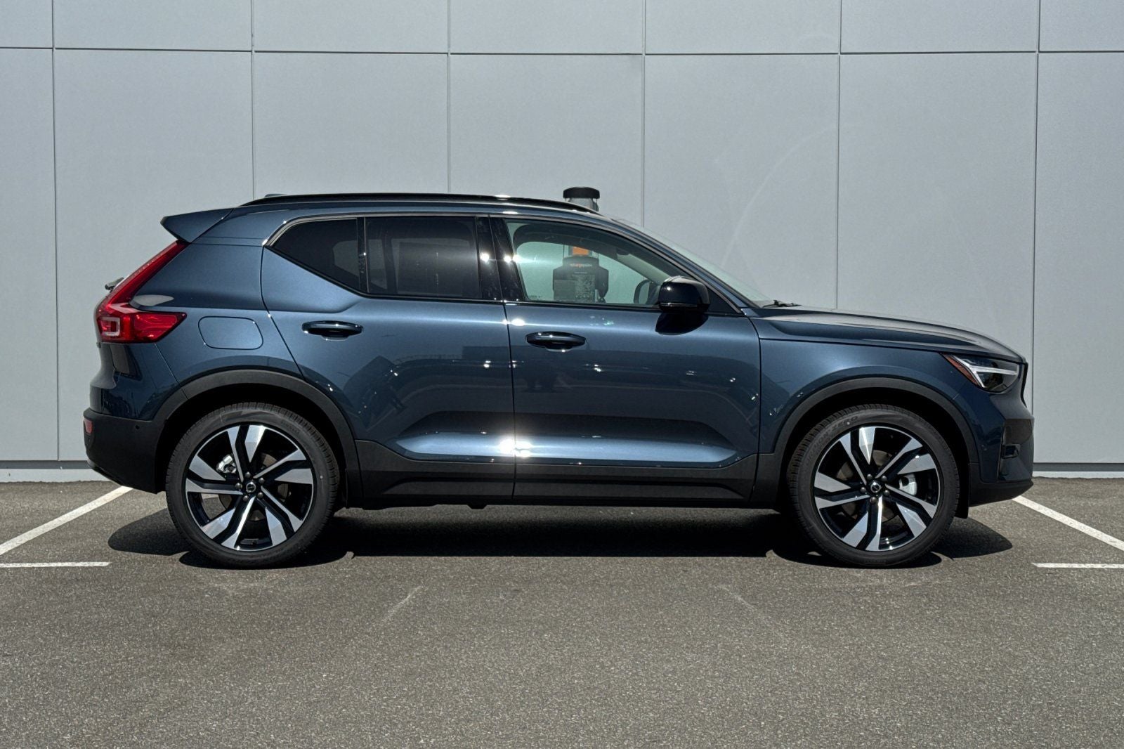 2026 Volvo XC40 B5 Ultra