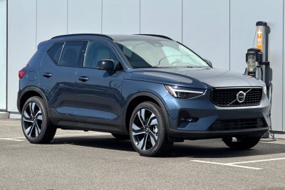 2026 Volvo XC40 B5 Ultra