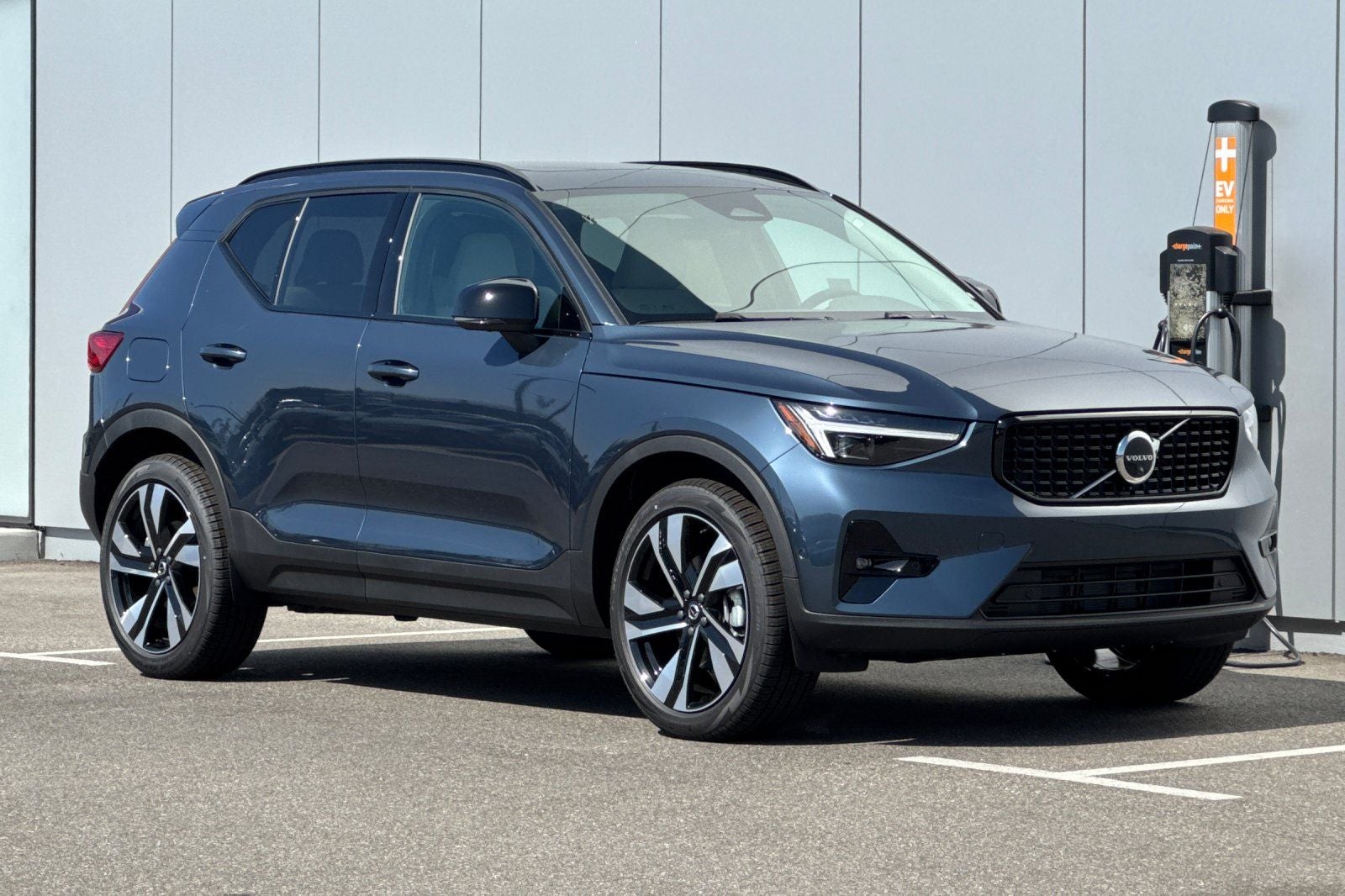 2026 Volvo XC40 B5 Ultra