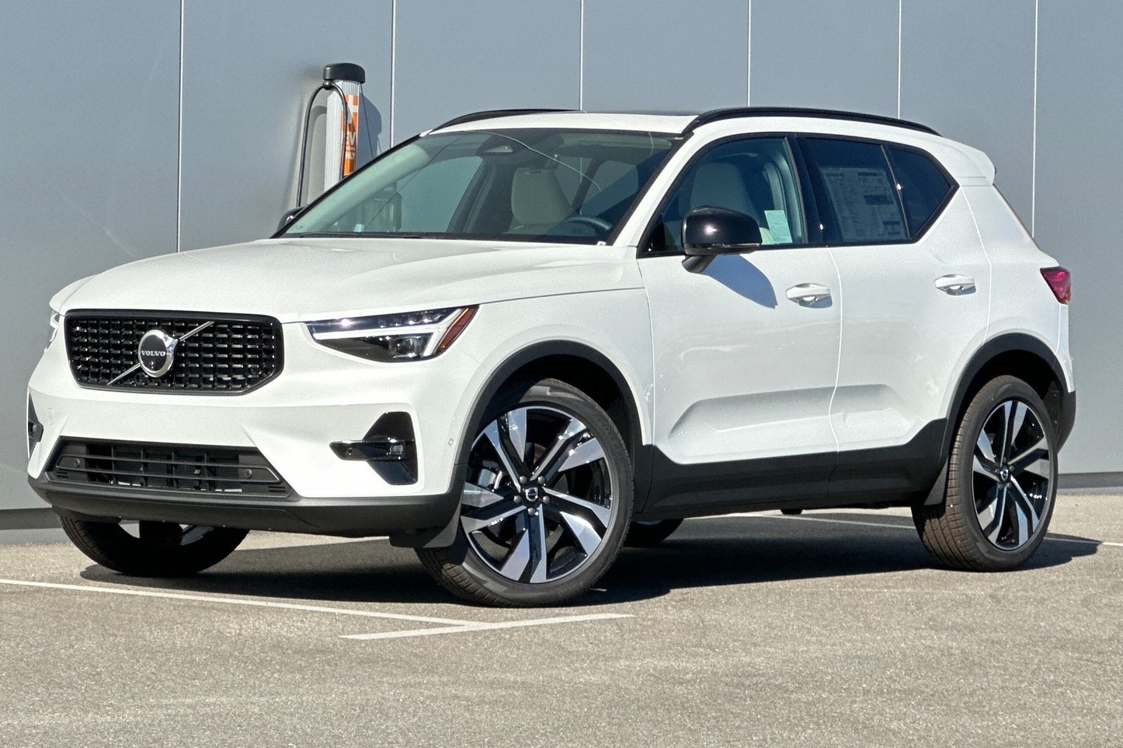 2026 Volvo XC40 B5 Ultra