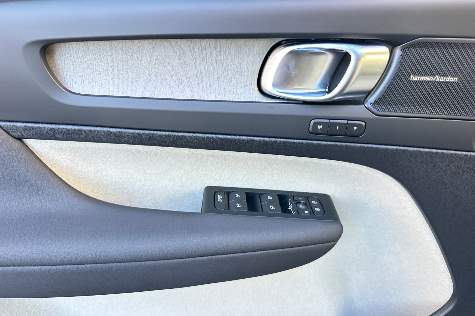 2026 Volvo XC40 B5 Ultra