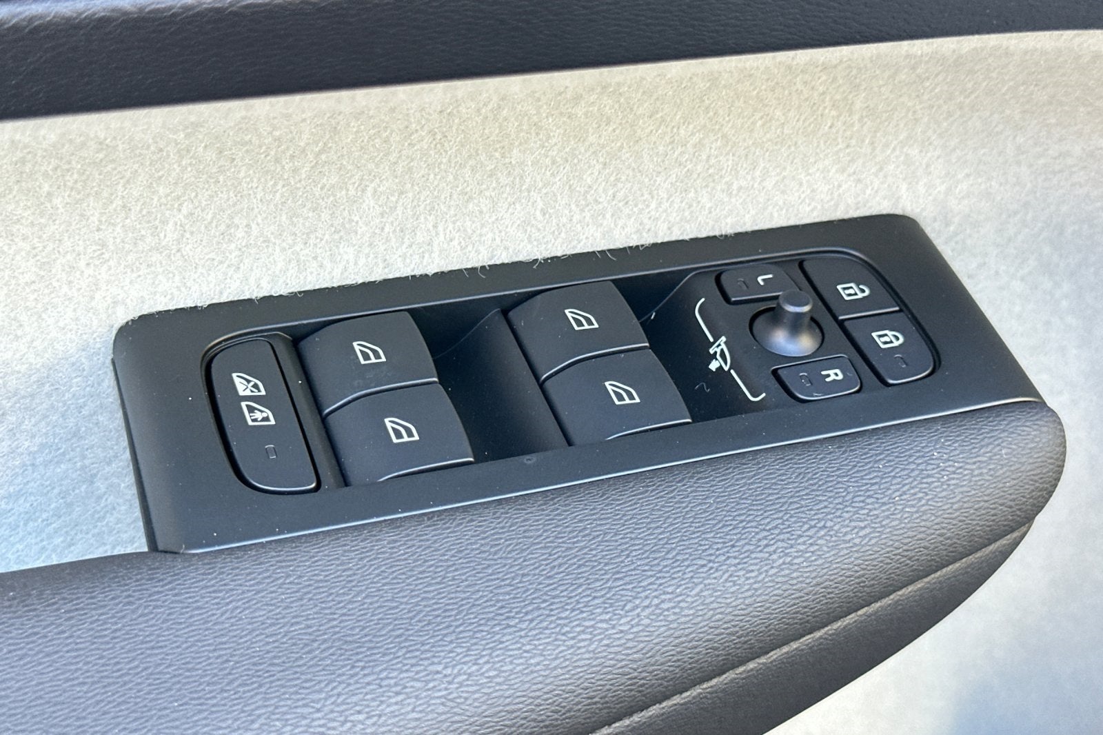 2026 Volvo XC40 B5 Ultra