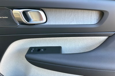 2026 Volvo XC40 B5 Ultra