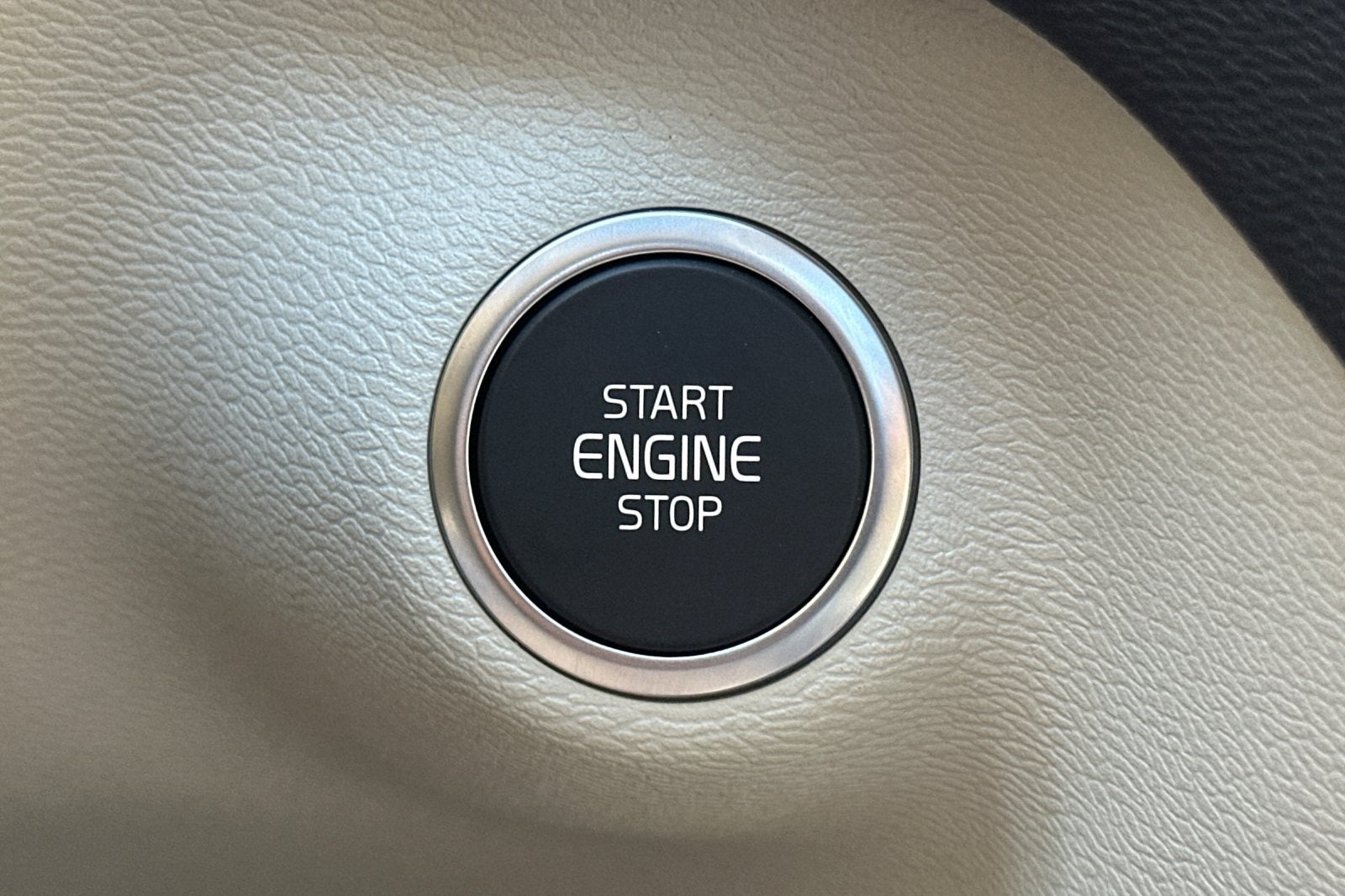 2026 Volvo XC40 B5 Ultra