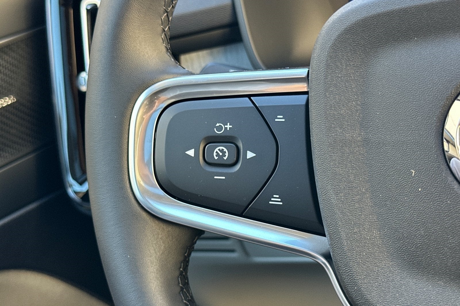 2026 Volvo XC40 B5 Ultra